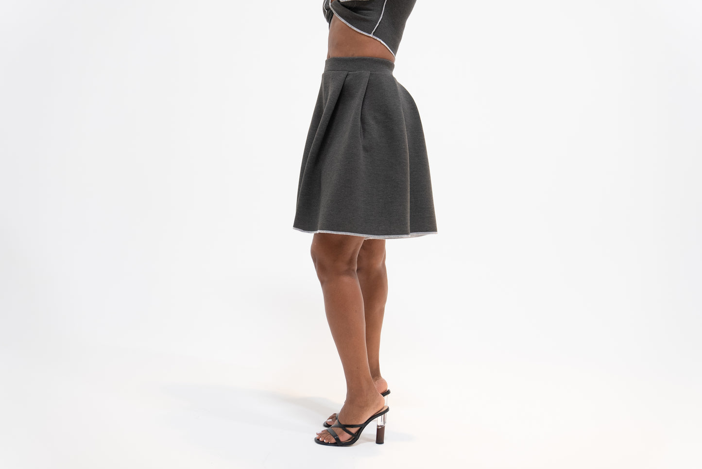Oliver Pleated Shorts (Charcoal)